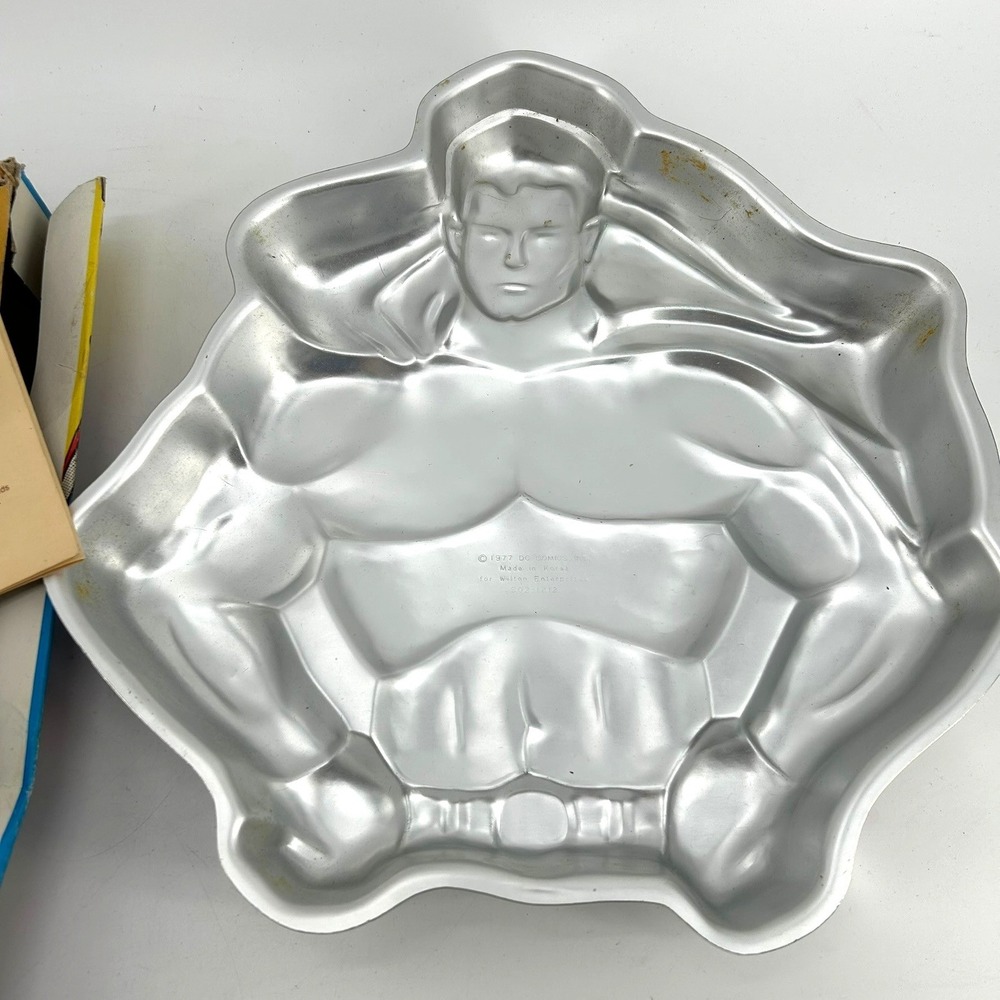 Vintage 1977 Wilton Super Hero Cake Pan Set Superman Batman 502-1212 DC Comics - Picture 3 of 6